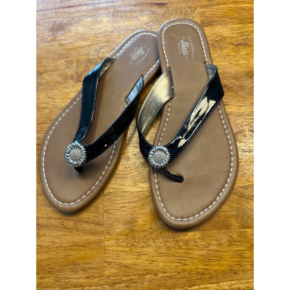 GH Bass Tasha Black Patent Flip Flop Sandals Silver Medallion Womens 7M